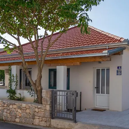 Lovely House Mara, Imotski. Apartment *