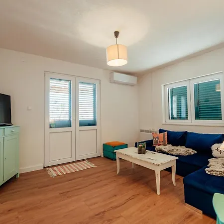 Lovely House Mara, Imotski. Apartment